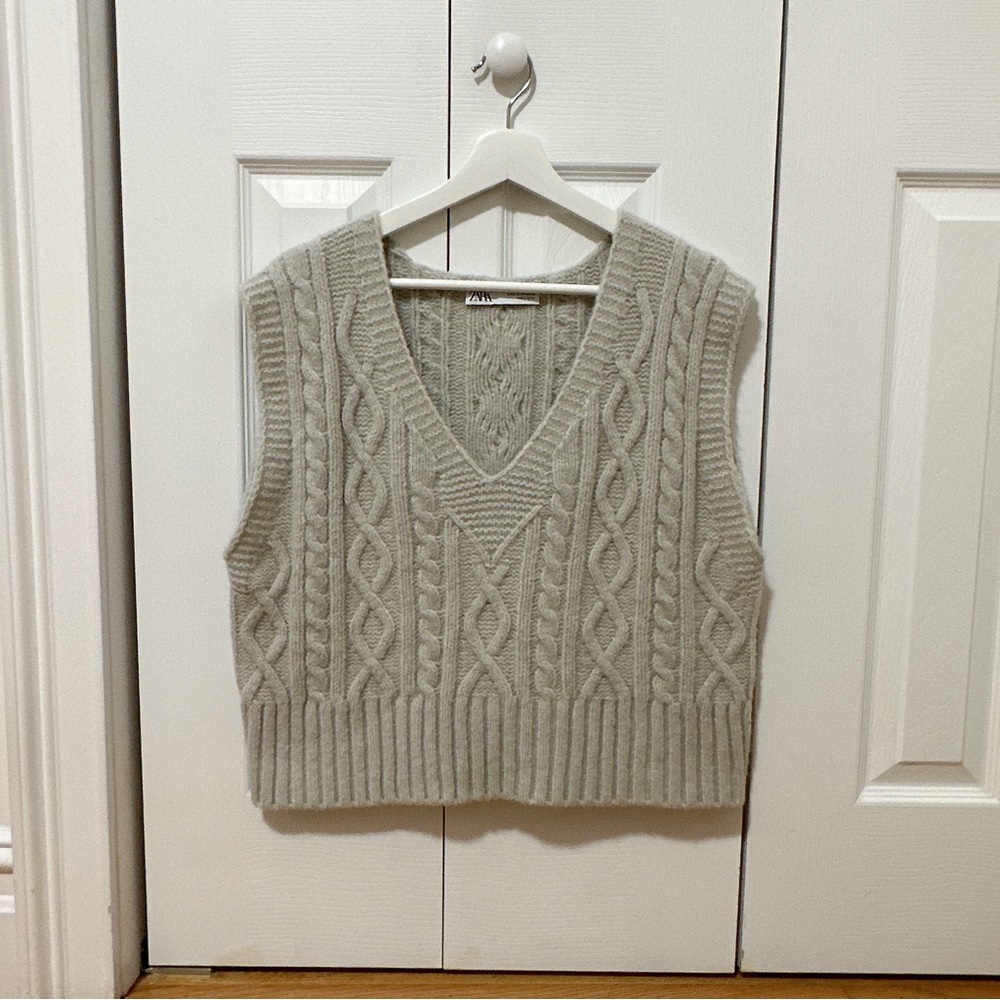 Zara NWOT V-neck Knit Vest